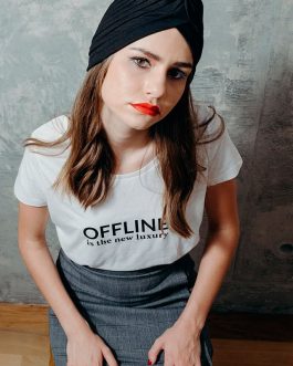 T-shirt mulher “Offline is the New Luxury”